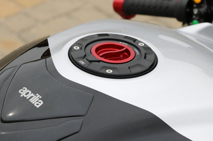 Snelsluiter kern voor CNC Racing tankdop Aprilia Tuono (2006-2010) gemonteerd in tankdop Gear