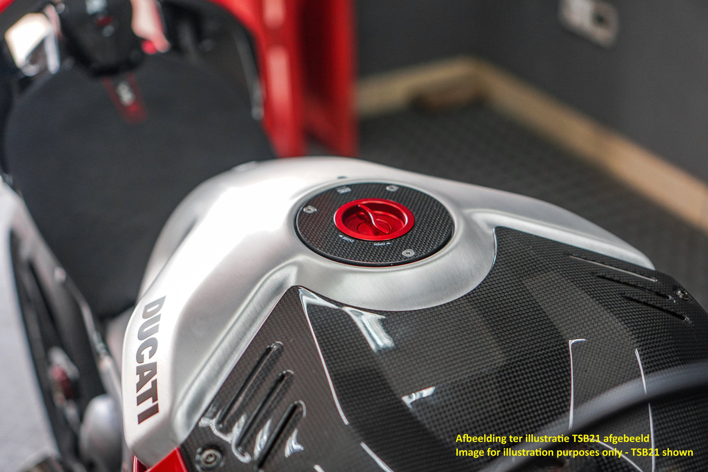 CNC Racing Tankdop buitenrand - CARBON Ducati Multistrada 1200 S Granturismo (2013-2014)