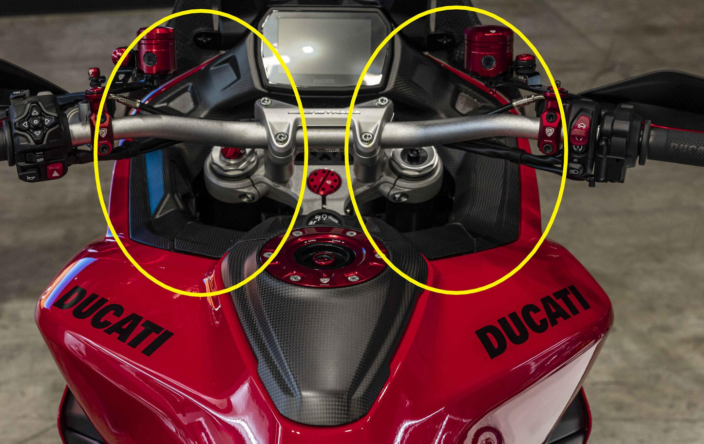 CNC Racing Binnenkuipen / Cockpit panelen links en rechts mat carbon Ducati Multistrada V2 2025+