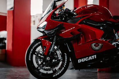 GP Remklauw koeling luchtgeleider set carbon Triumph Tiger 1200 (2018-2021) mat carbon gemonteerd op Ducati Panigale ter voorbeeld
