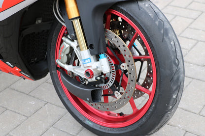 GP Remklauw koeling luchtgeleider set carbon BMW R NineT (2013-2016) mat carbon gemonteerd op Aprilia Tuono V4 ter voorbeeld