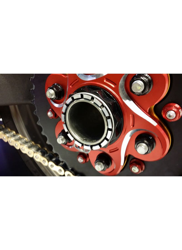 
                  
                    Rear sprocket carrier Bicolour for 6-nut Ducati models
                  
                