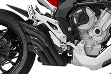 Detail van de carbon cover en zwarte Cerakote afwerking van de HP Corse Hydrotre uitlaat
