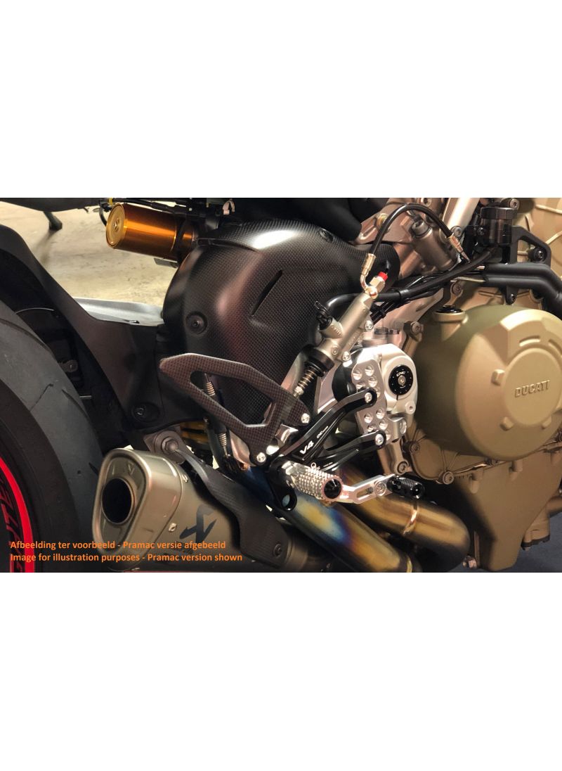 Adjustable rearsets with carbon Ducati Streetfighter V4