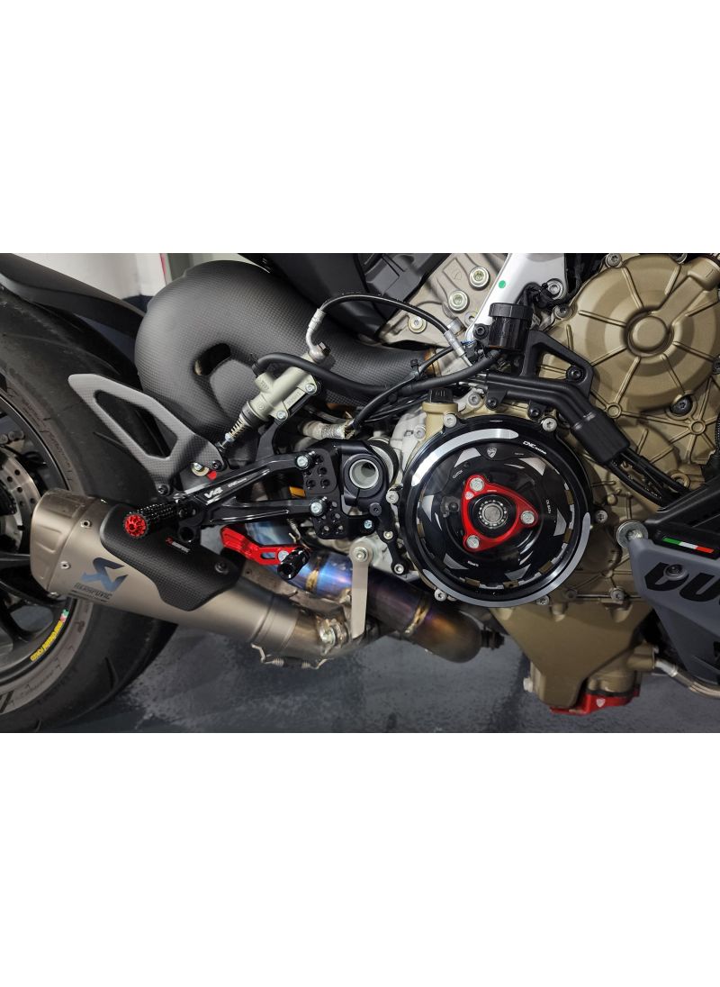 Adjustable rearsets with carbon Ducati Streetfighter V4