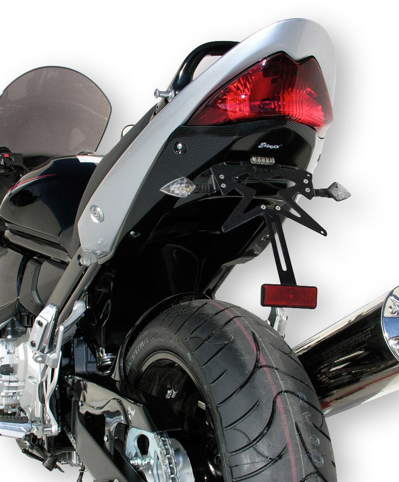 Ermax undertail voor Suzuki GSX650F 2008-2016 inclusief kentekenplaathouder, afgebeeld in carbonlook