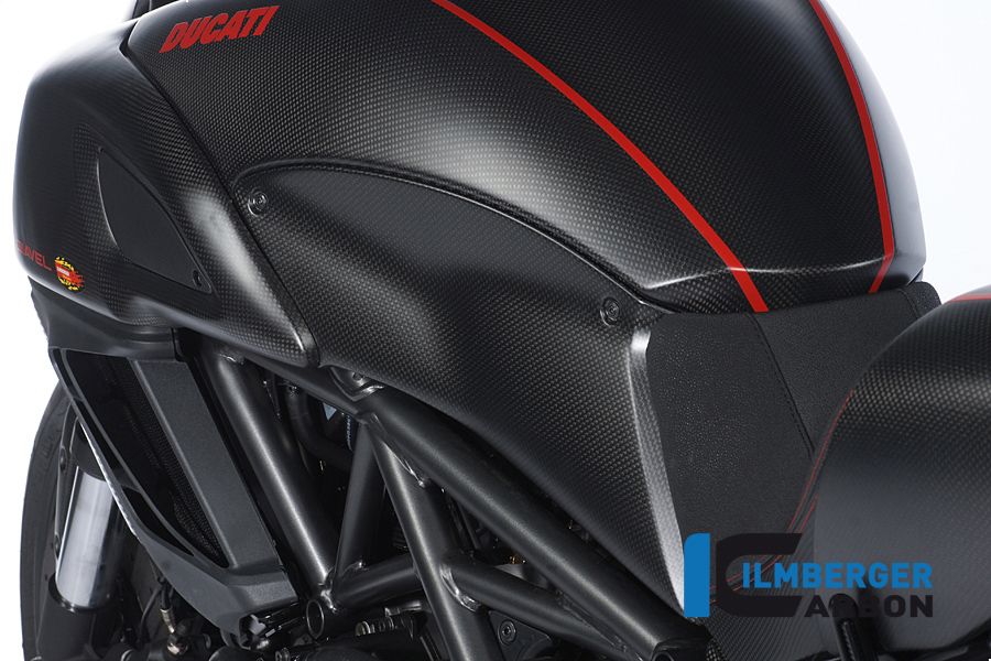 
                  
                    COBAR VÄNSTER SIDA TANK COVER DUCATI DIAVEL STRADA (2013-2015)
                  
                